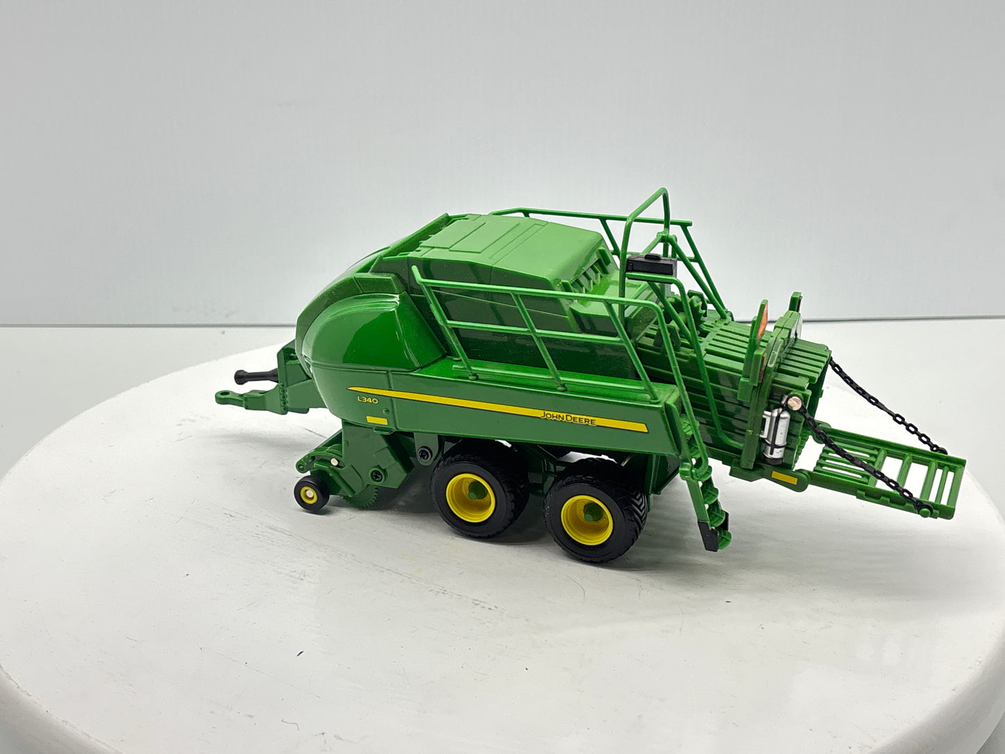 1/32 John Deere L340