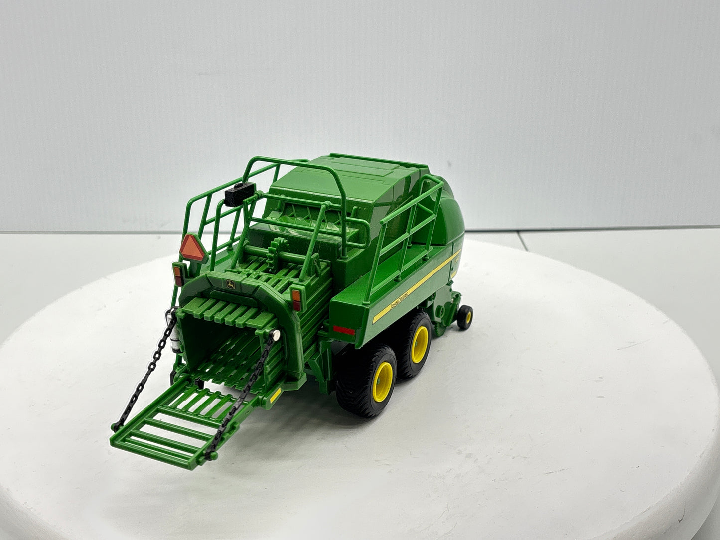 1/32 John Deere L340