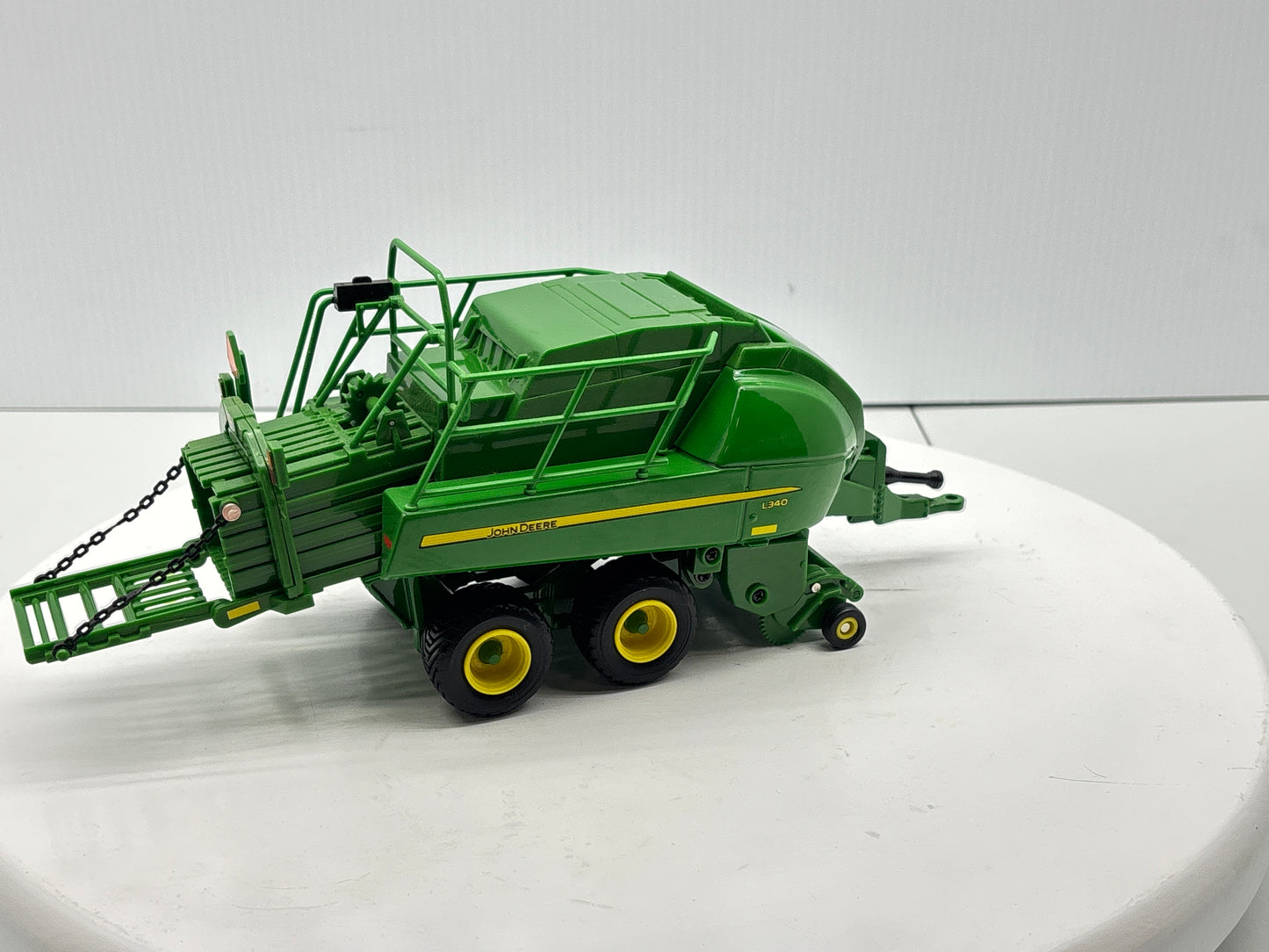 1/32 John Deere L340