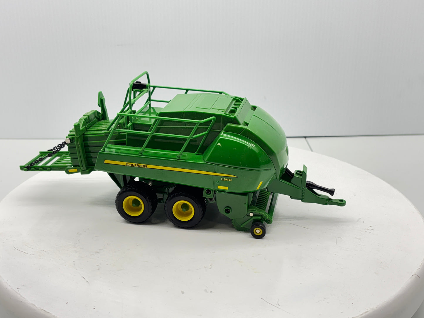 1/32 John Deere L340