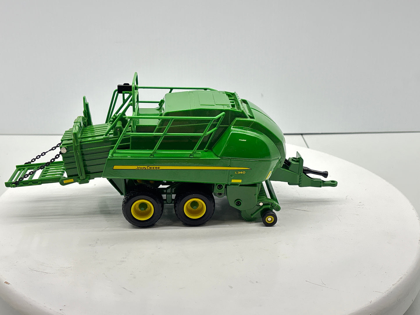 1/32 John Deere L340