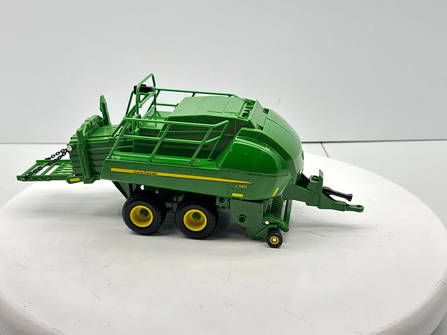 1/32 John Deere L340