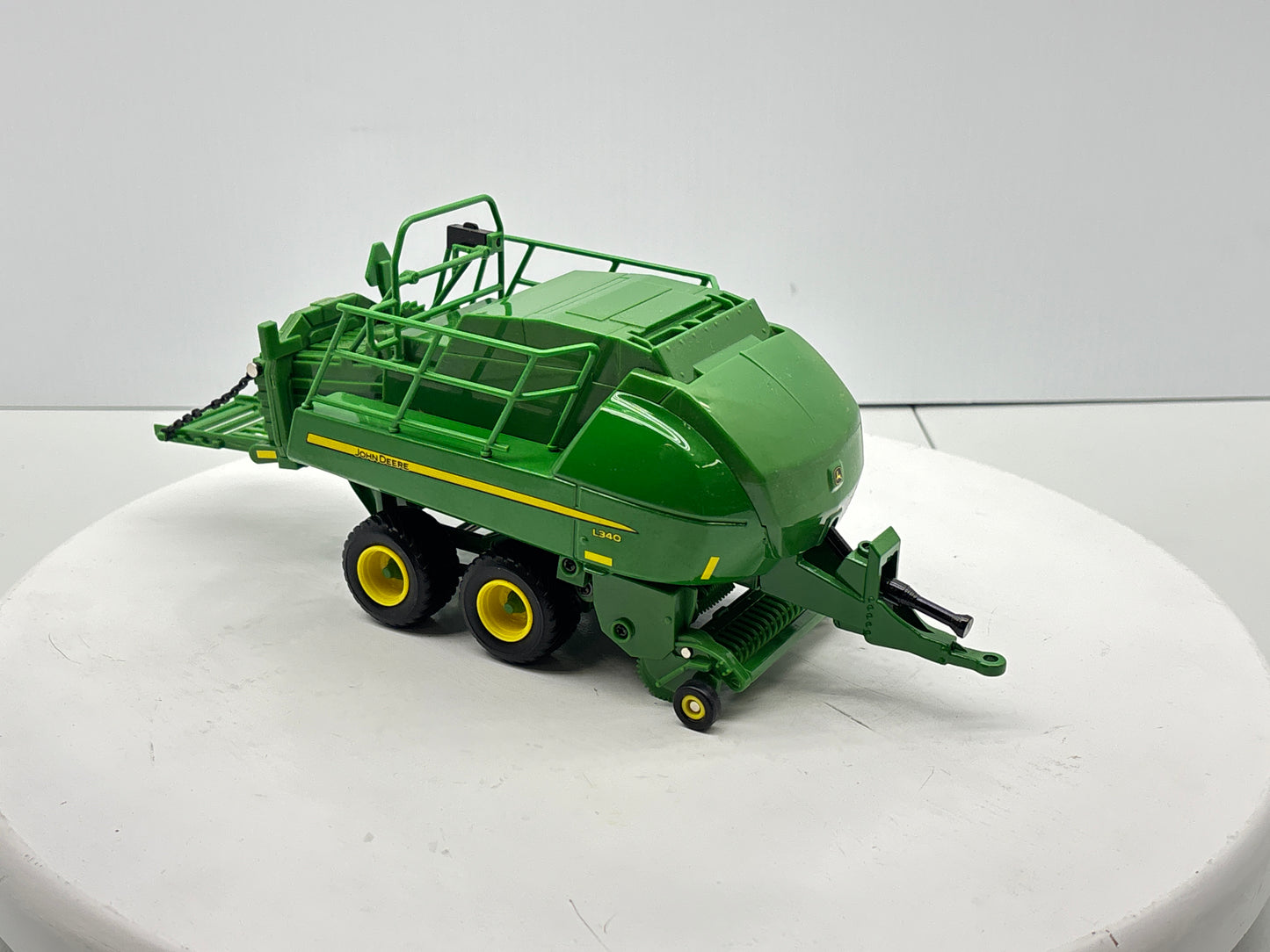 1/32 John Deere L340