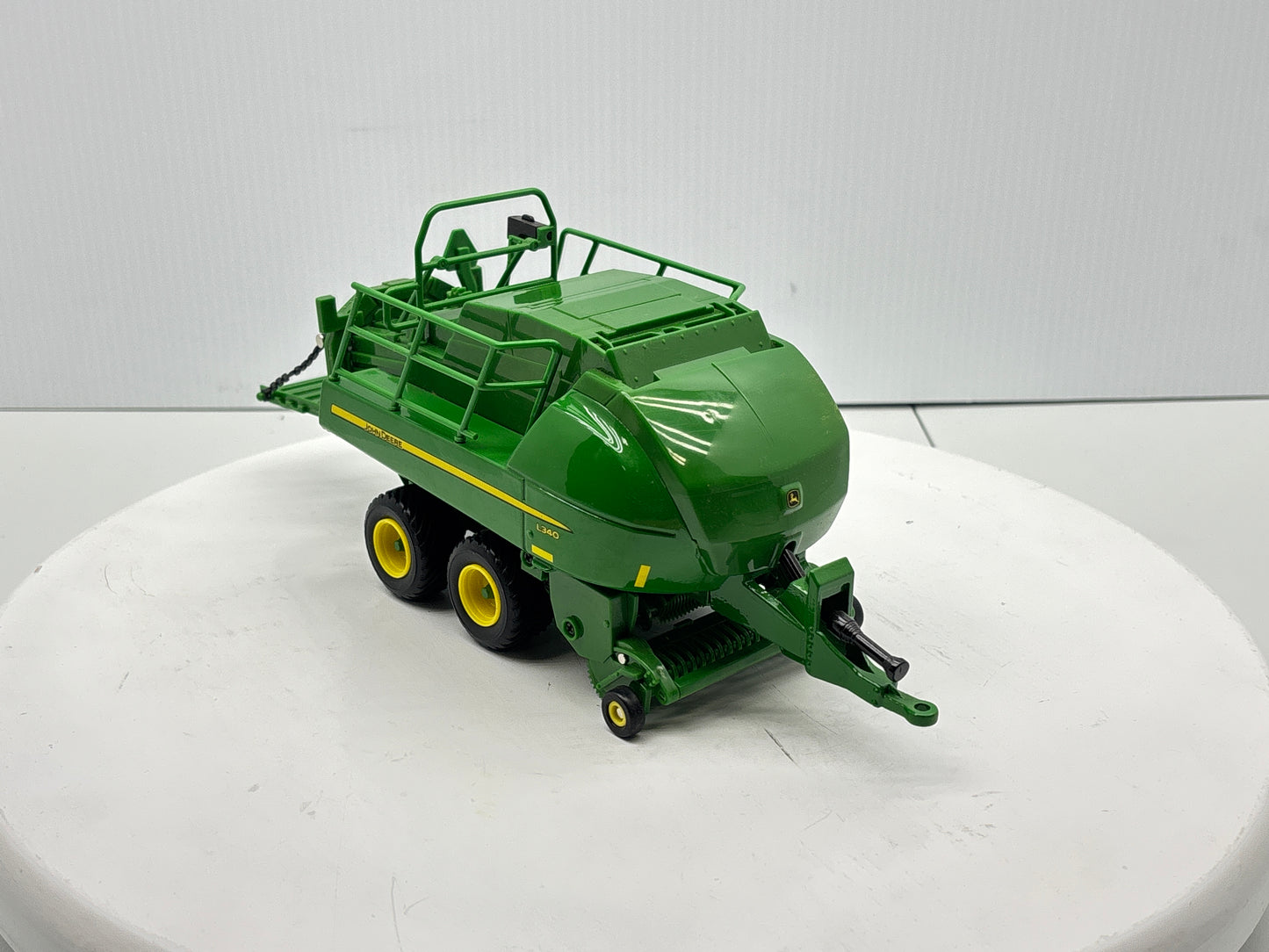 1/32 John Deere L340