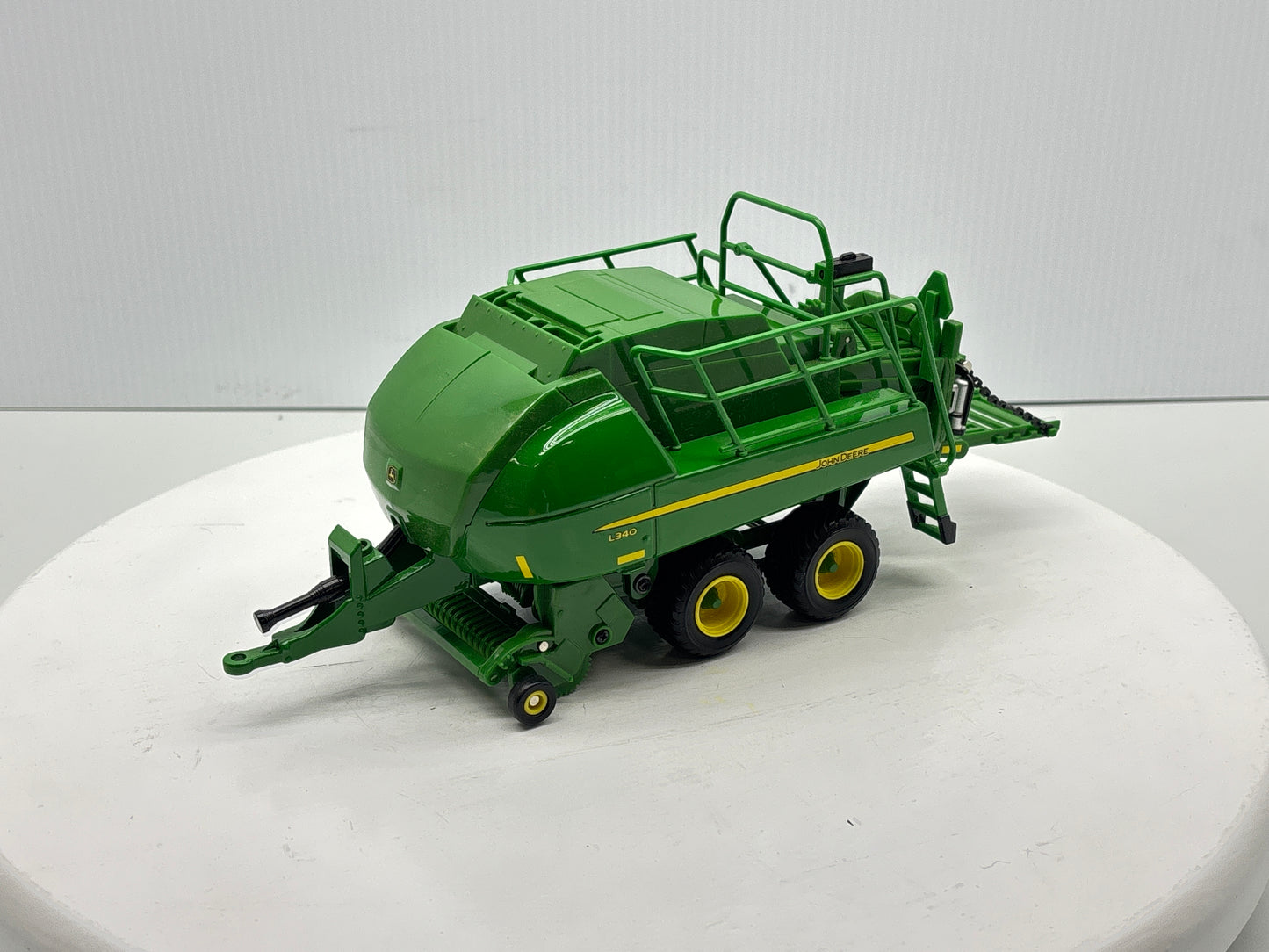 1/32 John Deere L340