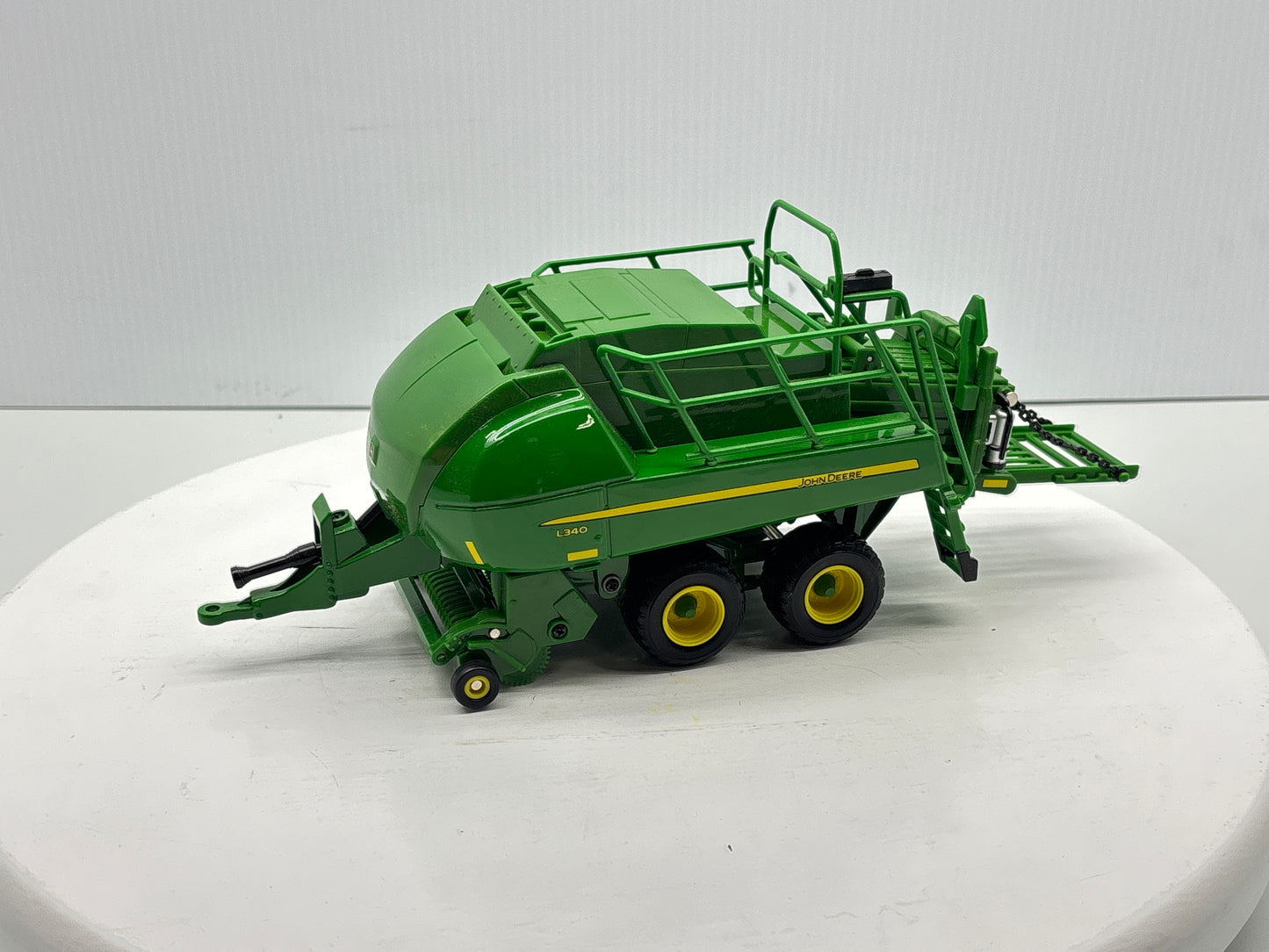 1/32 John Deere L340
