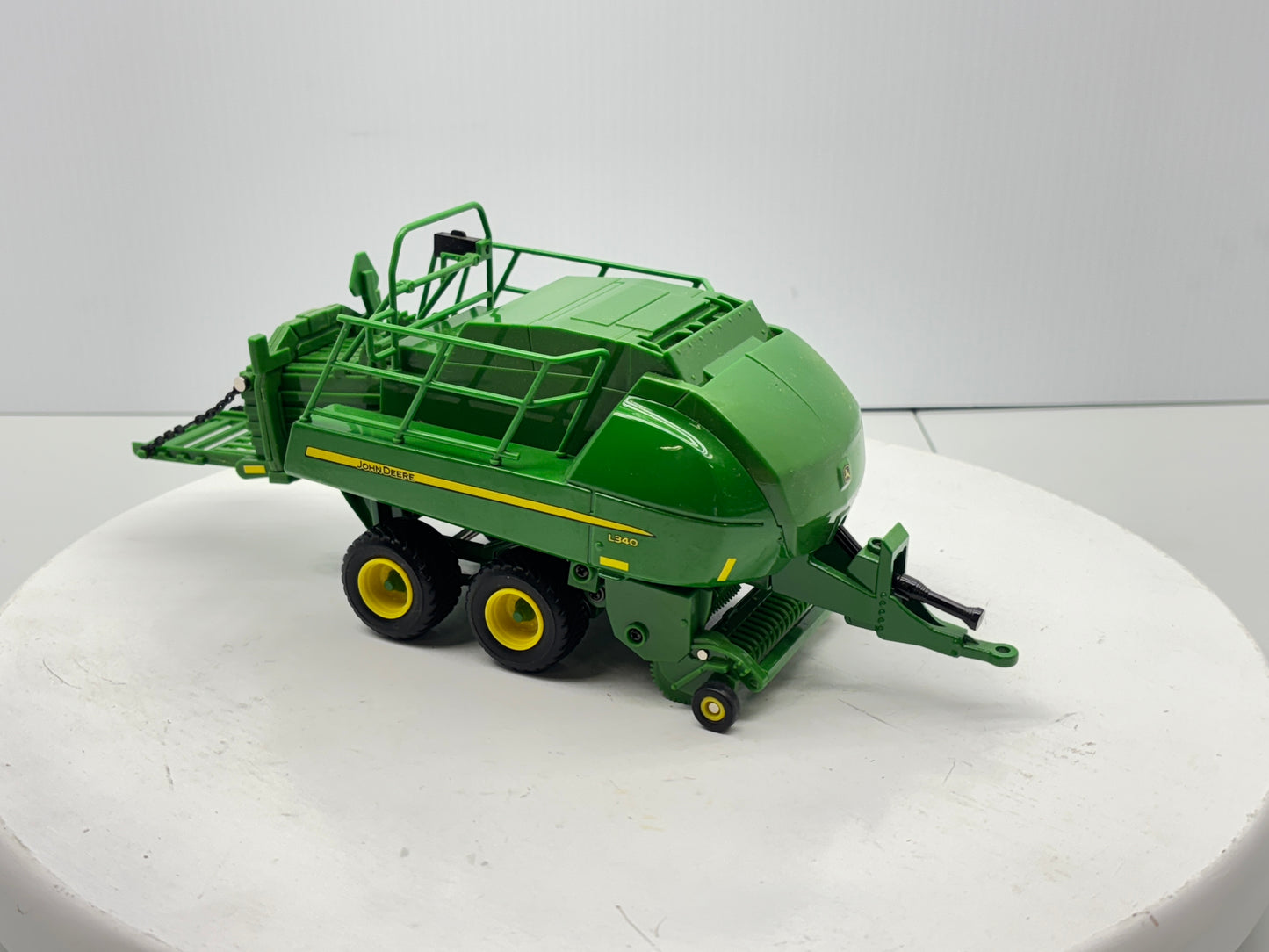 1/32 John Deere L340