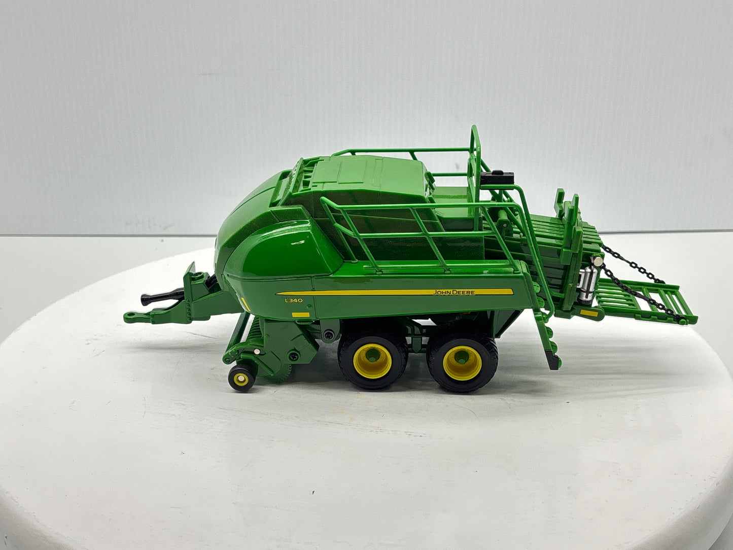 1/32 John Deere L340