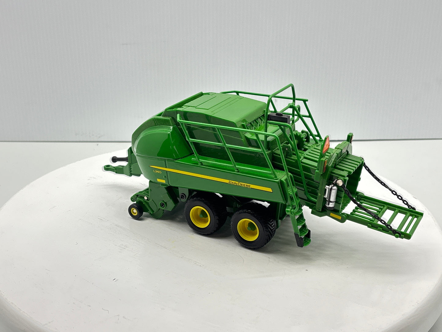 1/32 John Deere L340