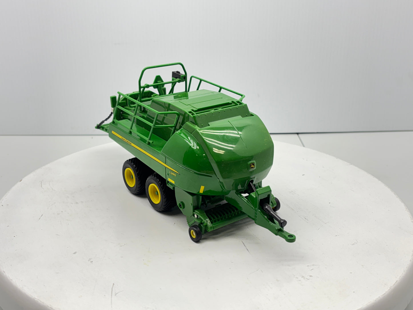 1/32 John Deere L340