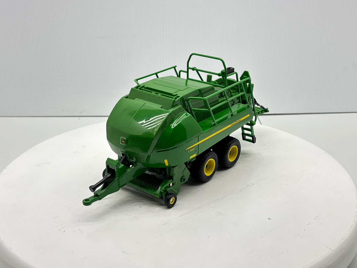 1/32 John Deere L340