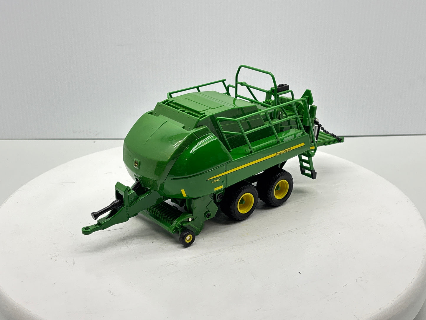 1/32 John Deere L340