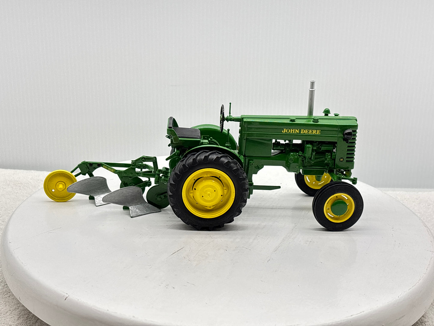 1/16 John Deere ''M''