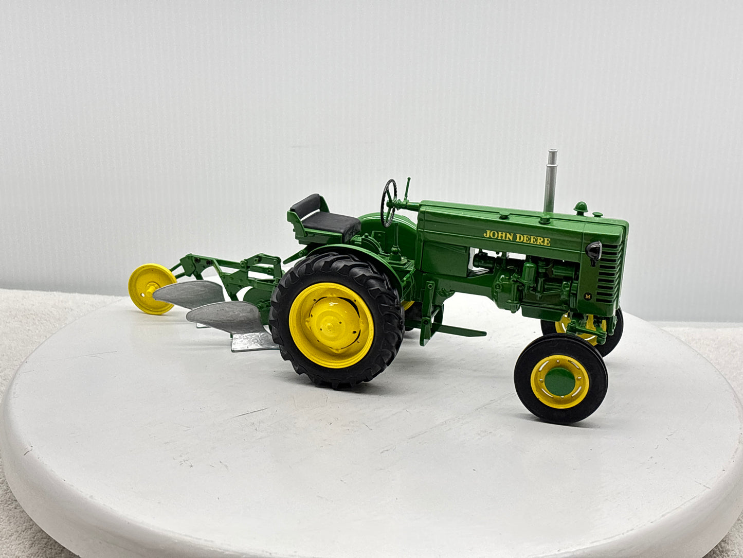 1/16 John Deere ''M''