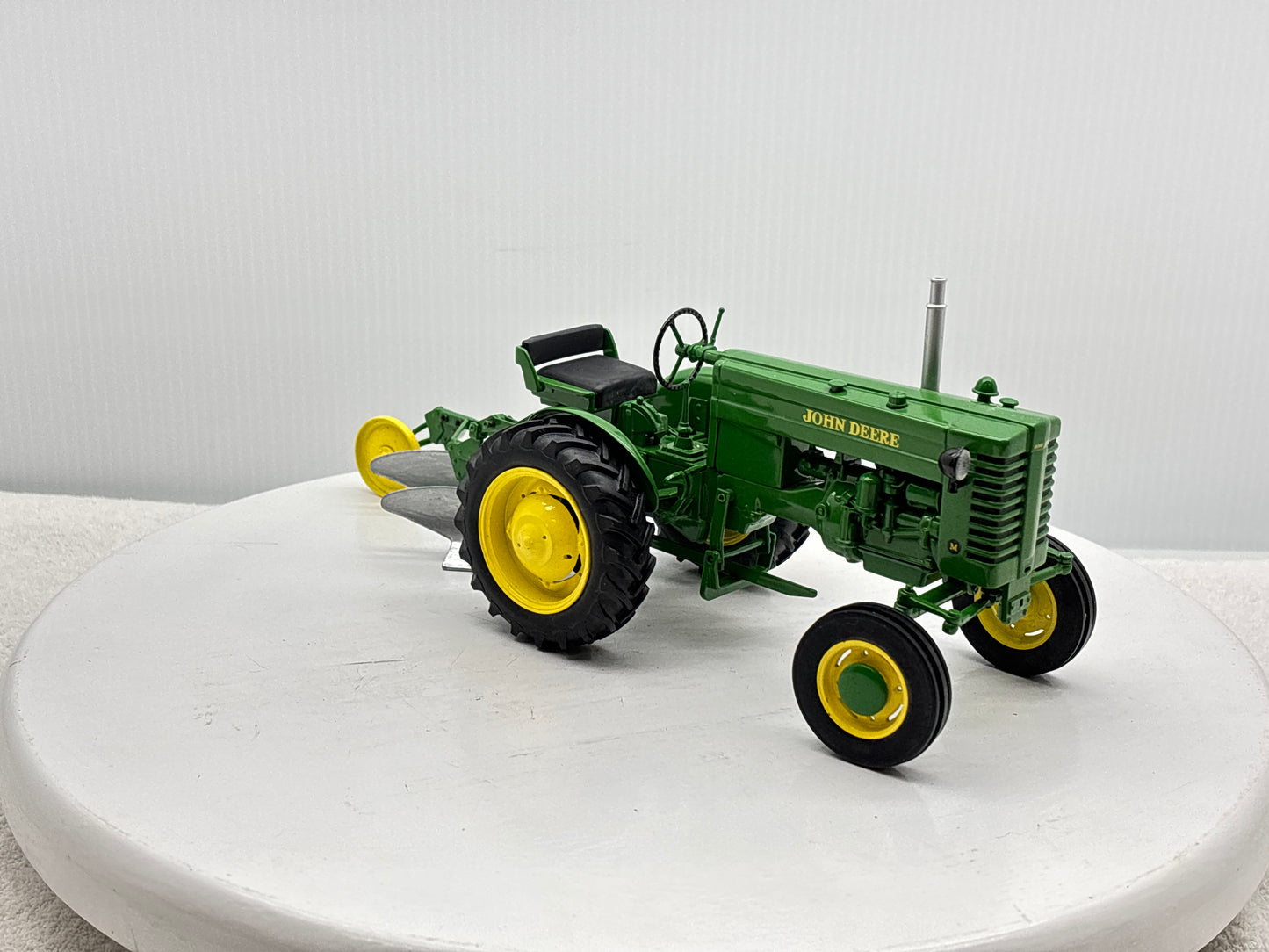 1/16 John Deere ''M''