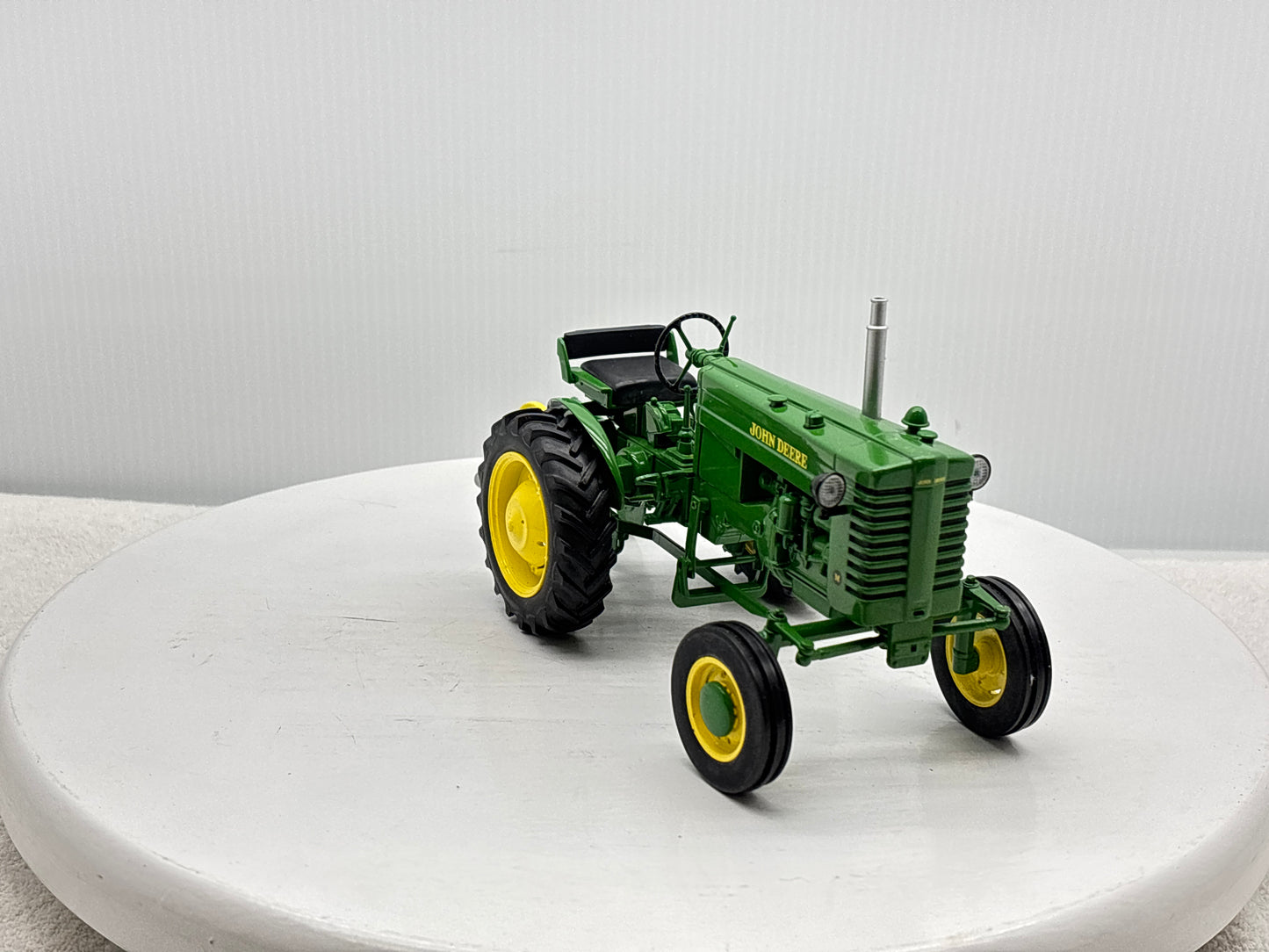 1/16 John Deere ''M''