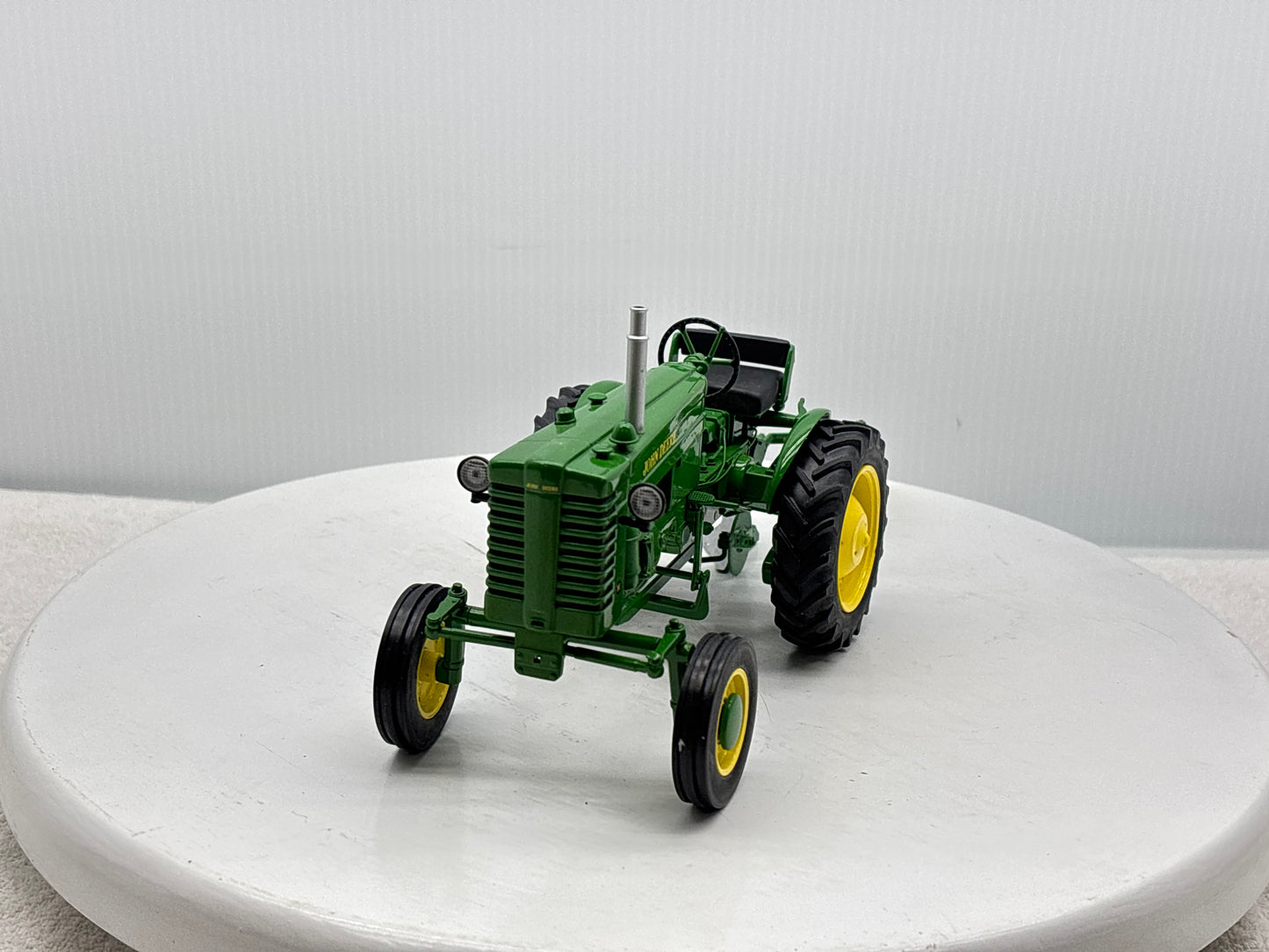 1/16 John Deere ''M''