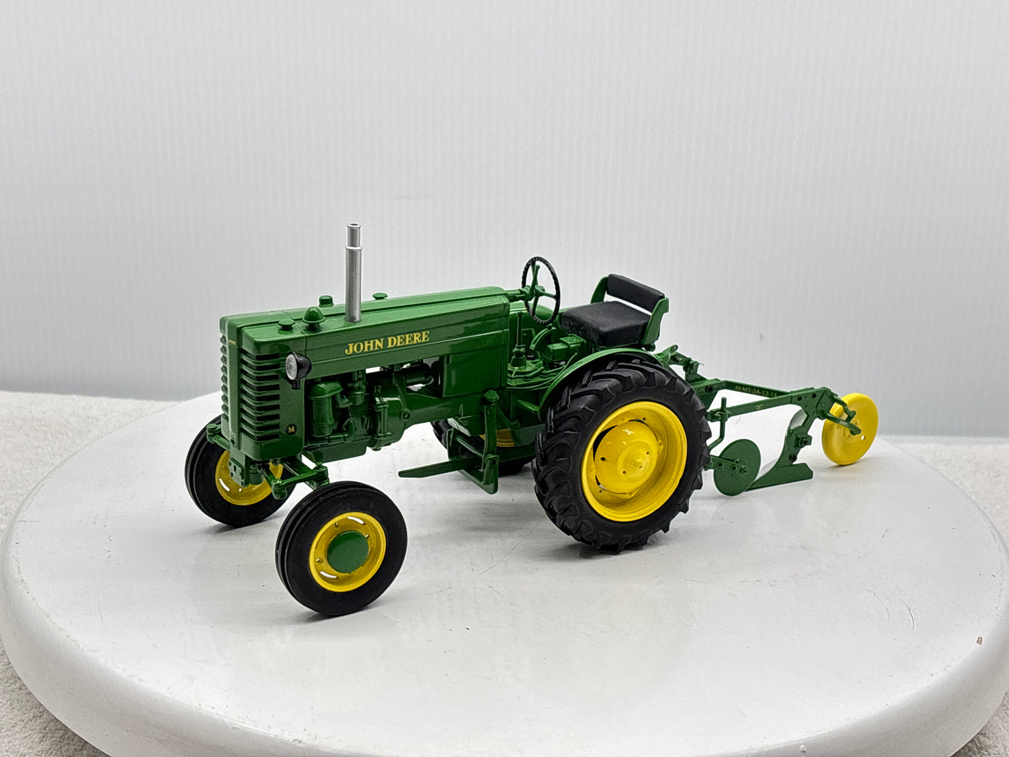1/16 John Deere ''M''