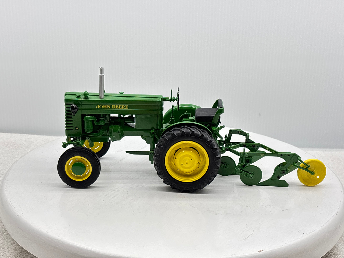 1/16 John Deere ''M''
