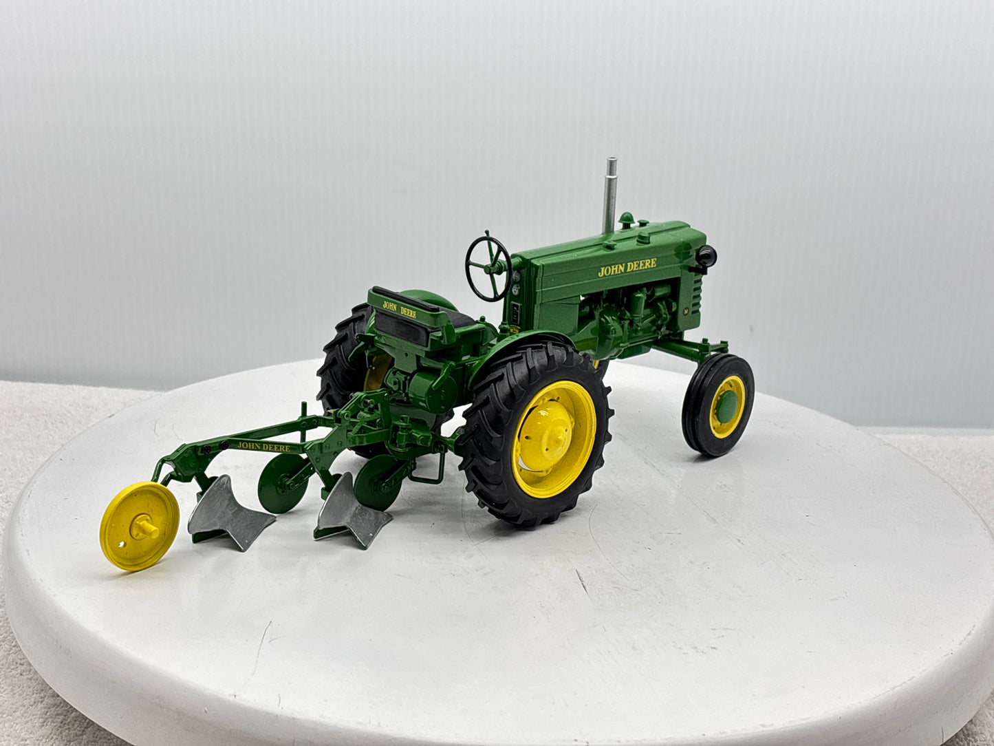 1/16 John Deere ''M''