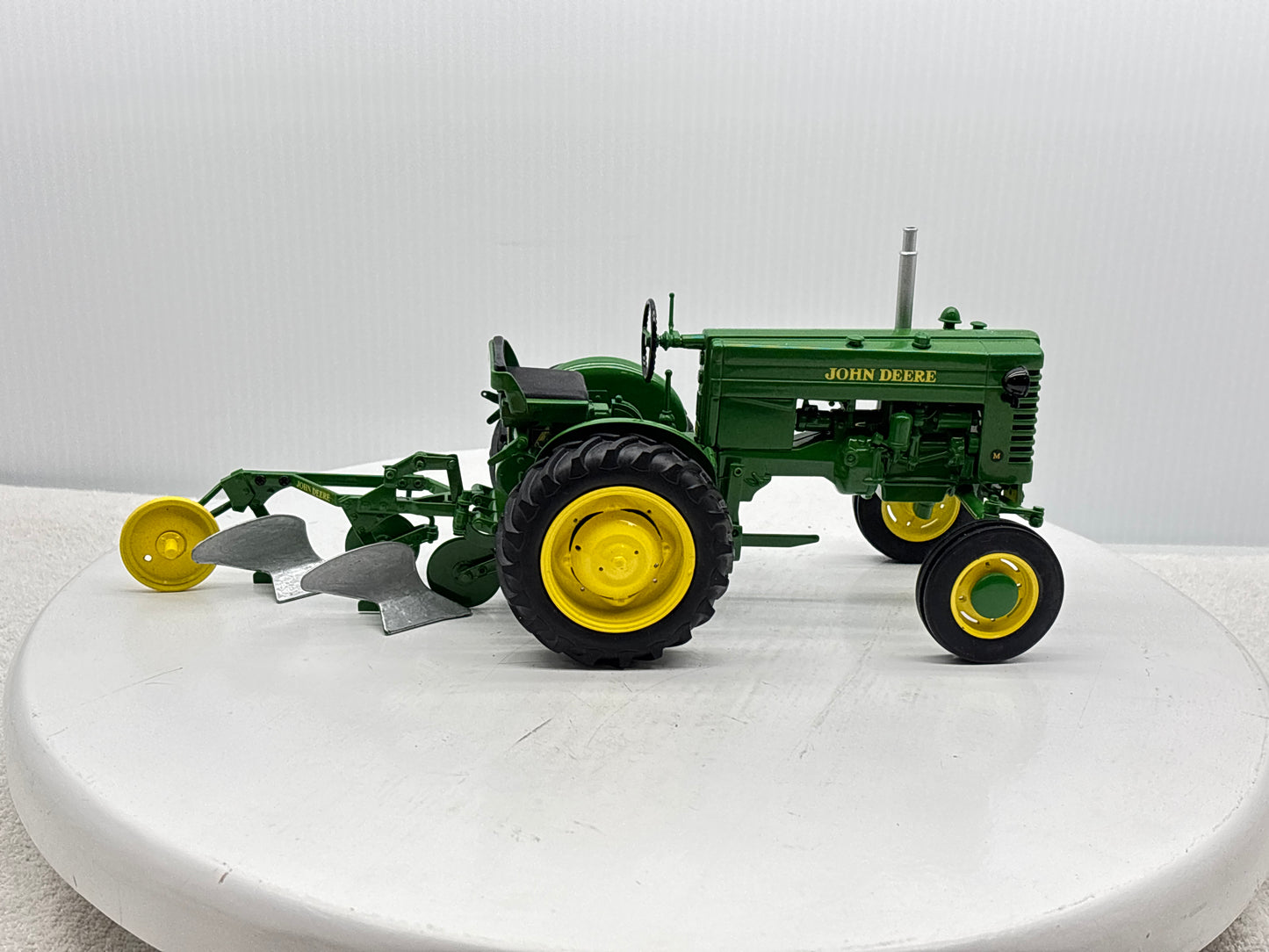 1/16 John Deere ''M''