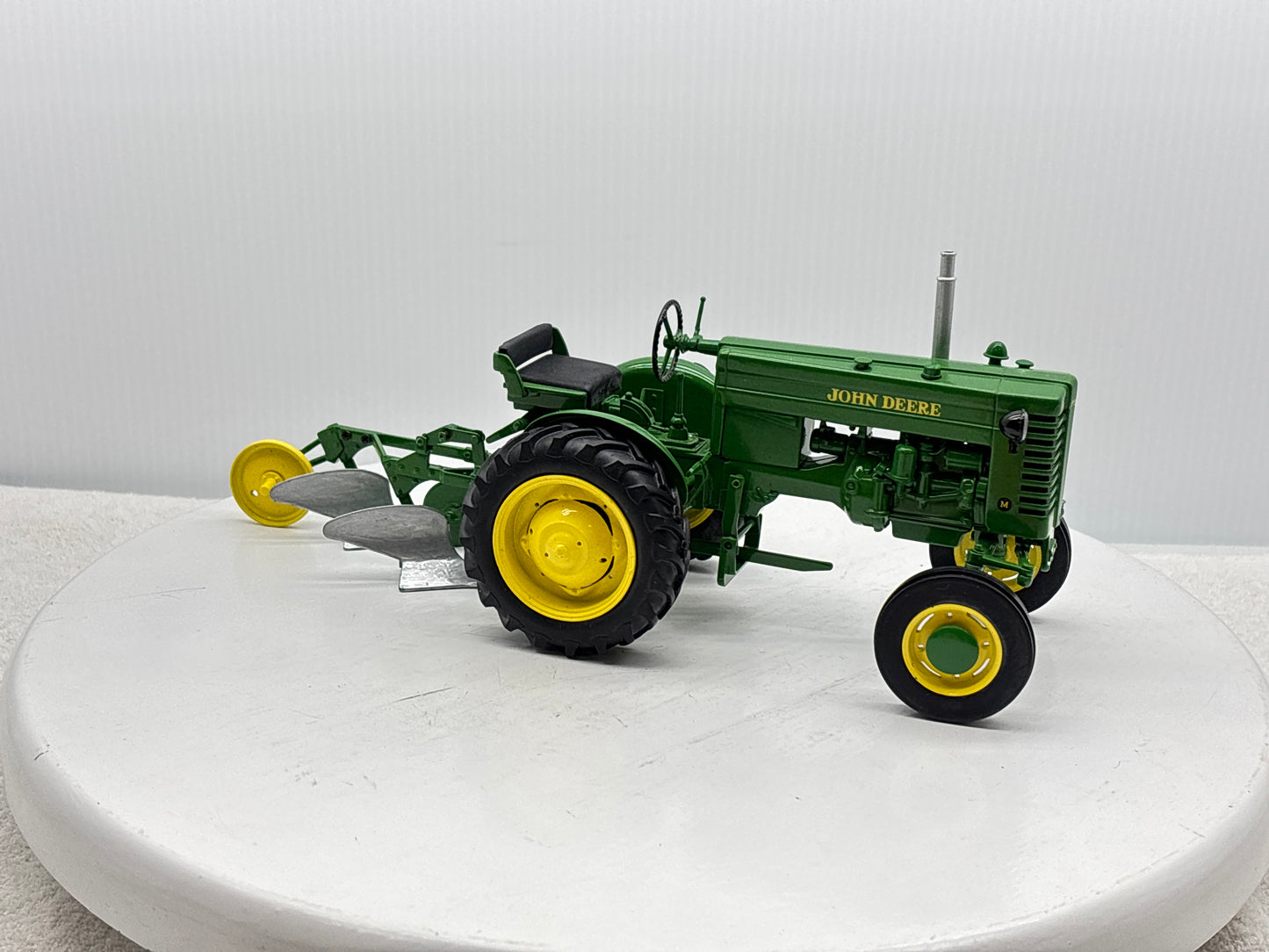 1/16 John Deere ''M''