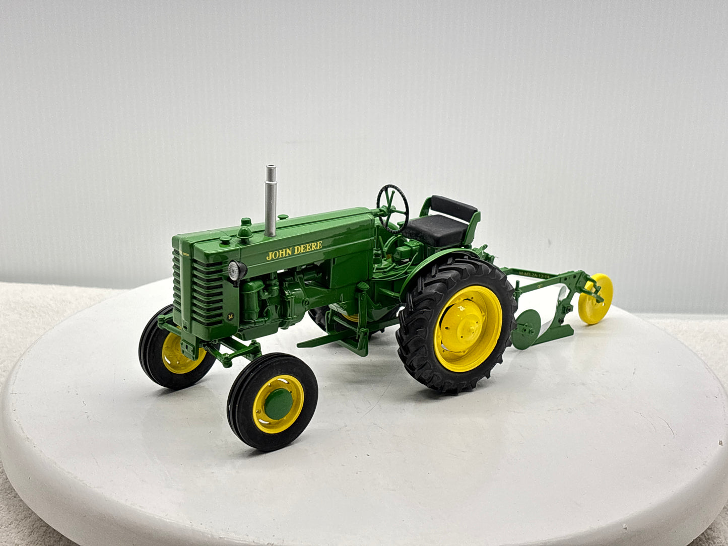 1/16 John Deere ''M''