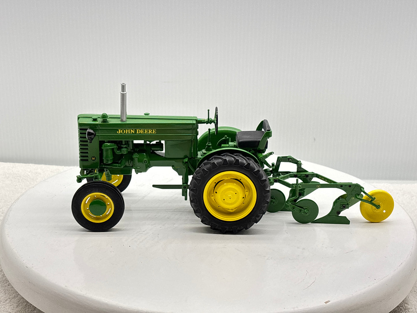 1/16 John Deere ''M''