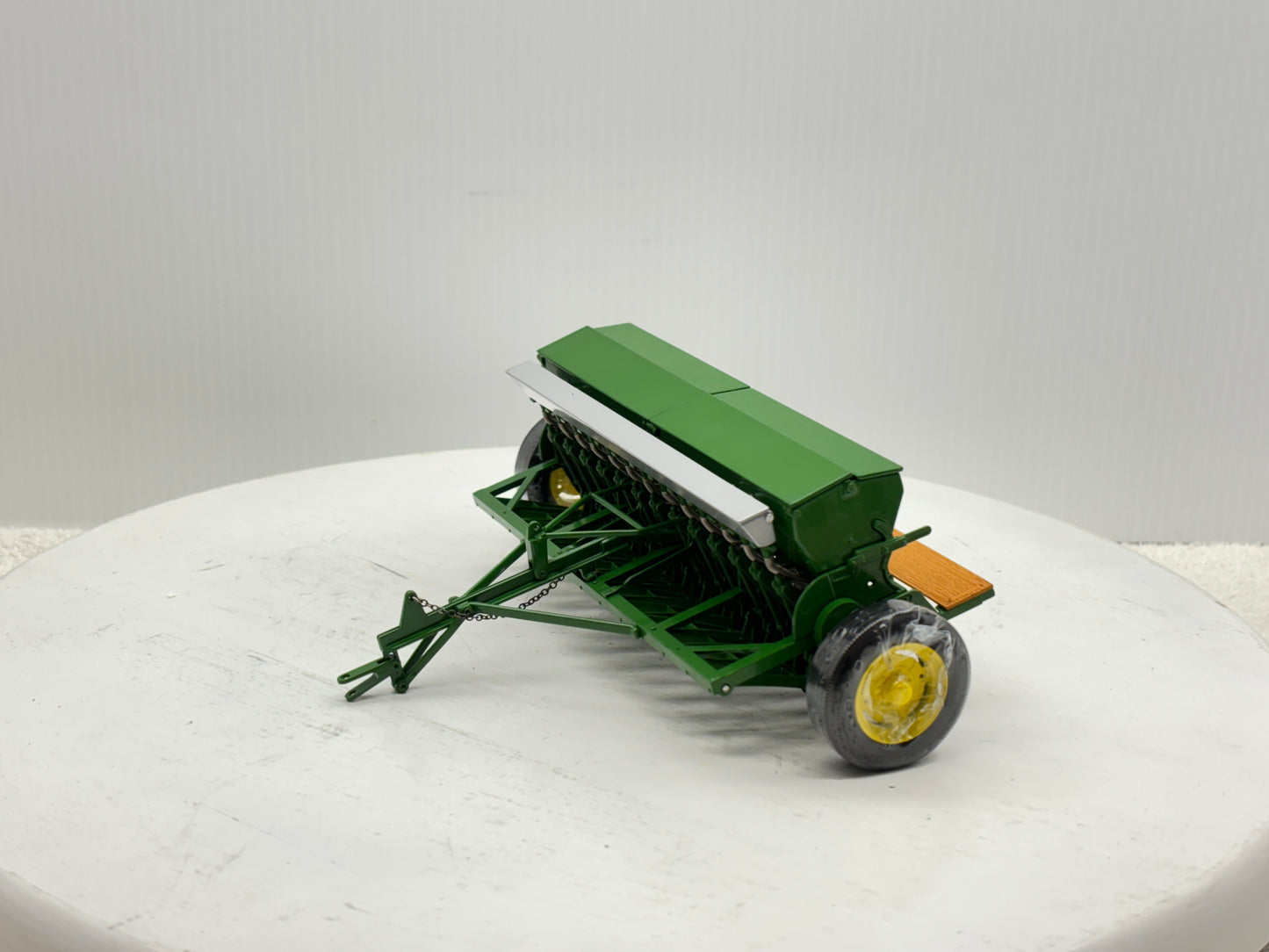 1/16 John Deere Van Burnt Model ''FB'' Grain Drill