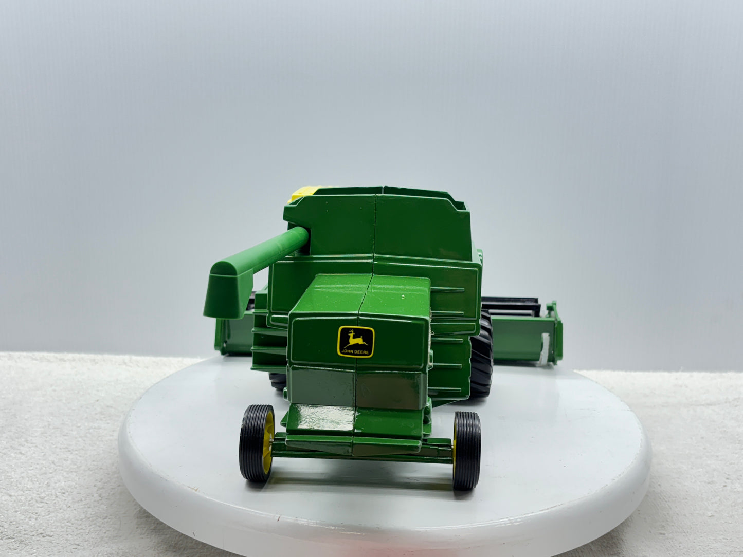 1/28 John Deere Titan
