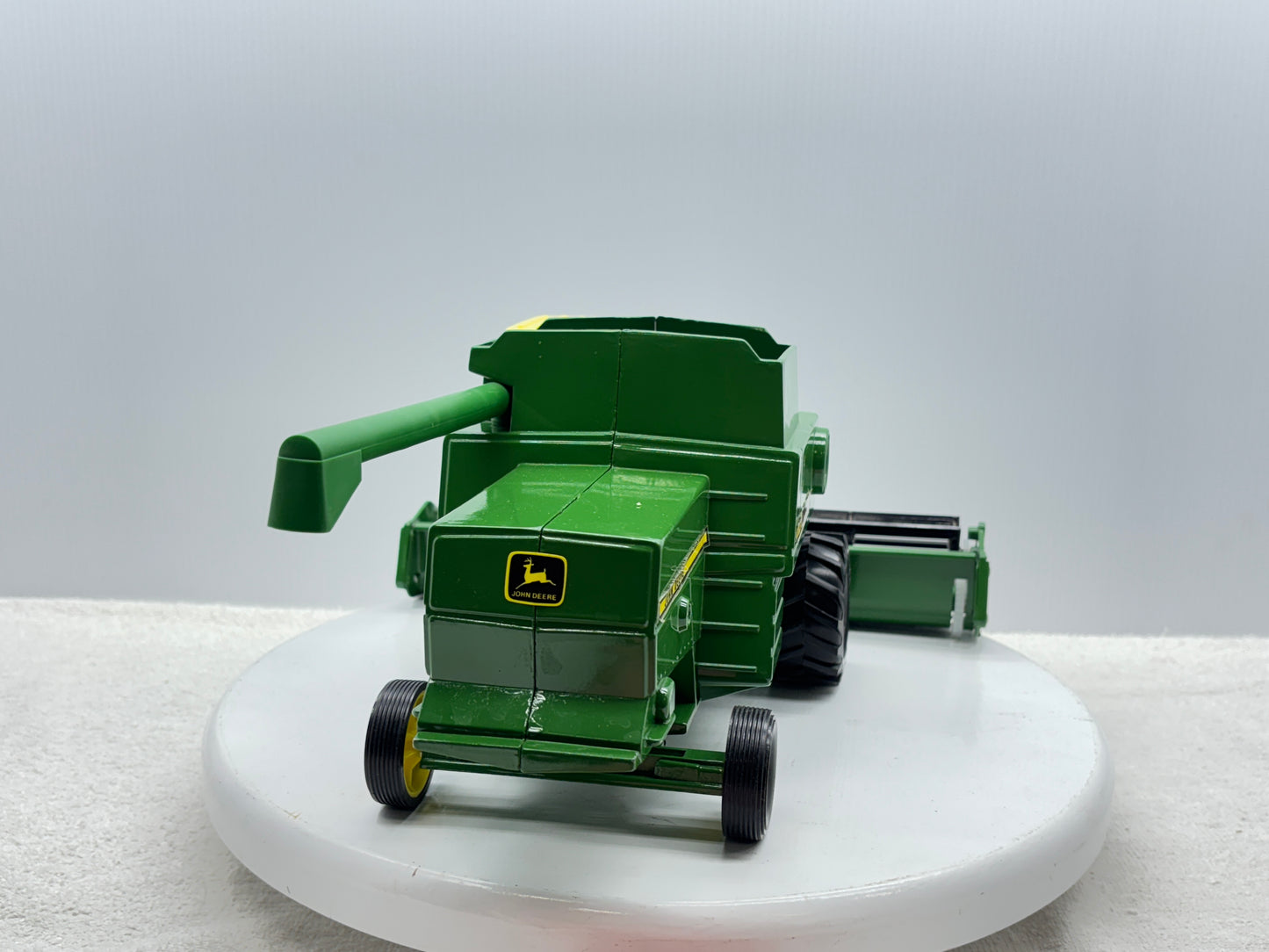 1/28 John Deere Titan