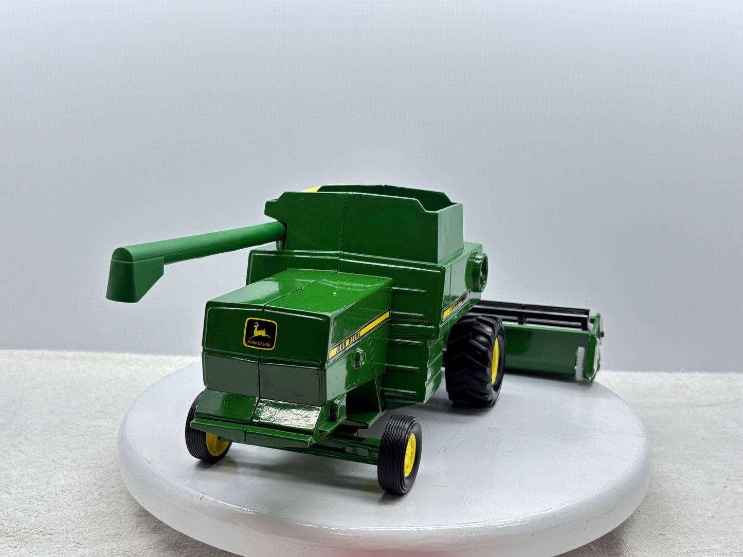 1/28 John Deere Titan