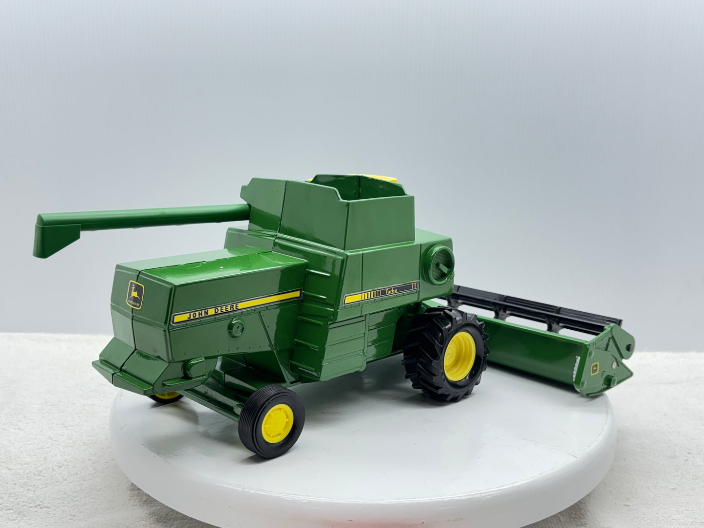 1/28 John Deere Titan