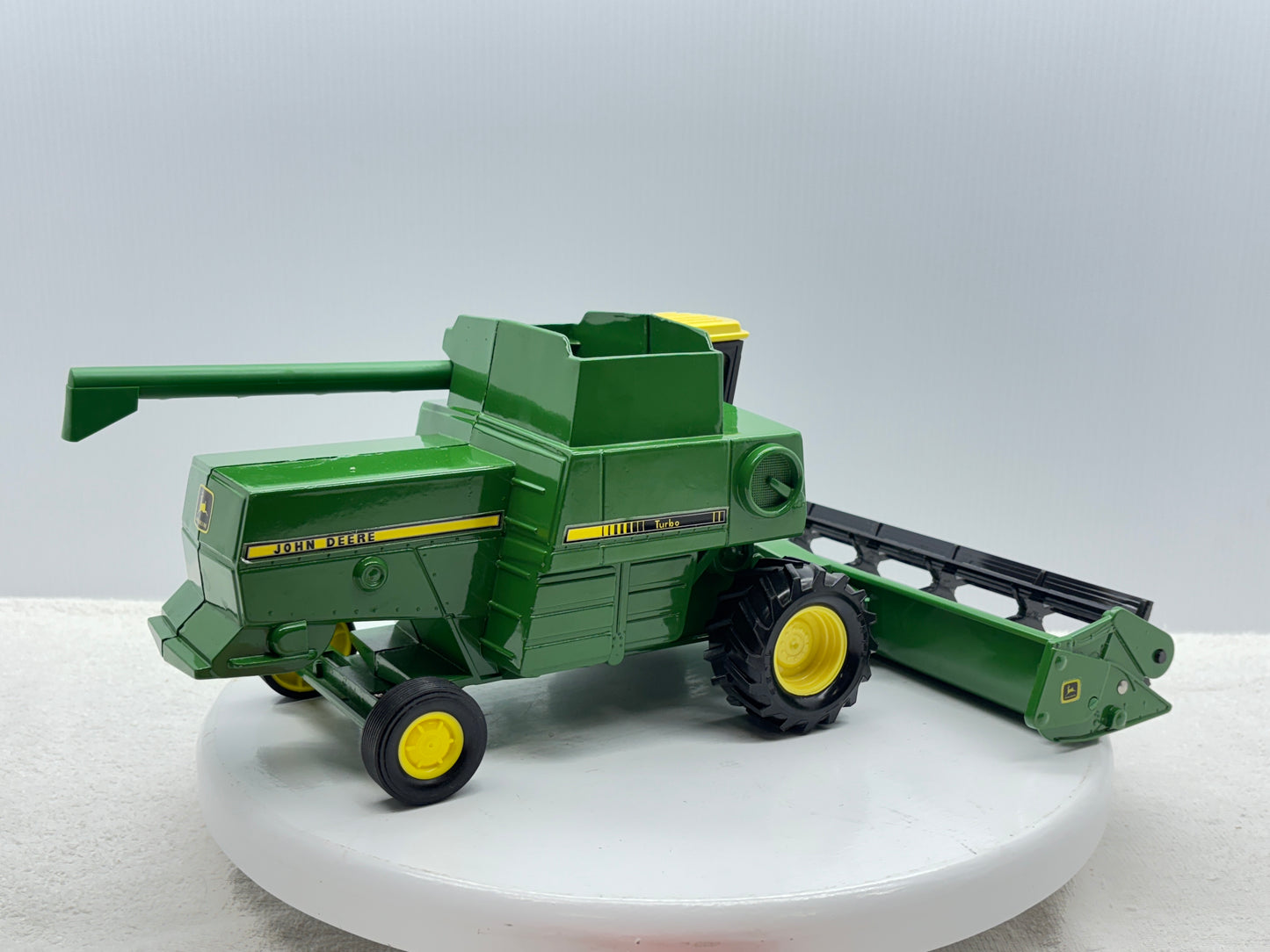 1/28 John Deere Titan