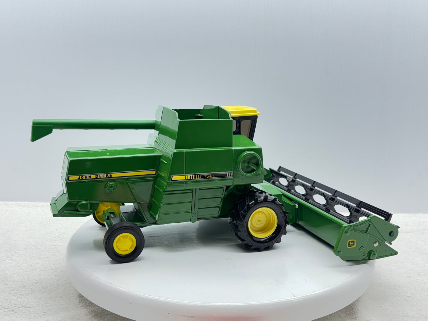 1/28 John Deere Titan