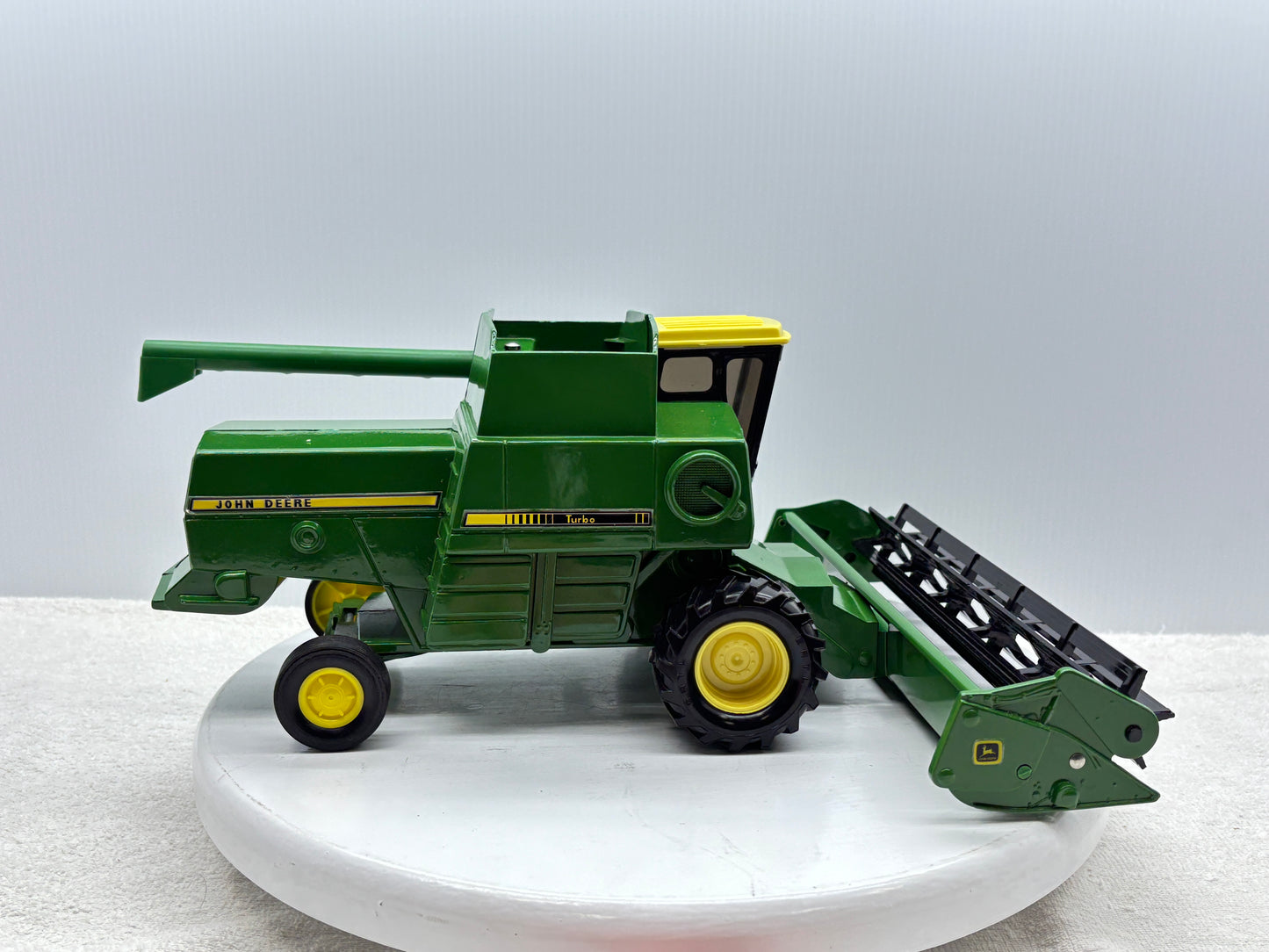 1/28 John Deere Titan
