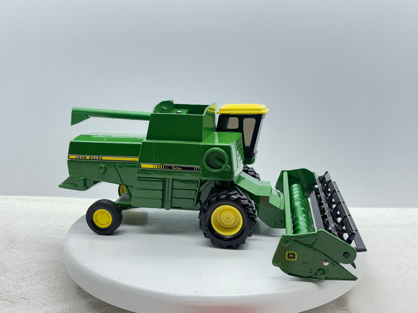1/28 John Deere Titan