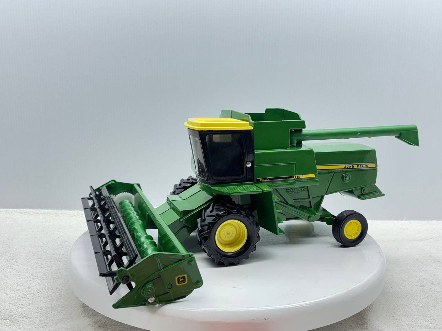 1/28 John Deere Titan
