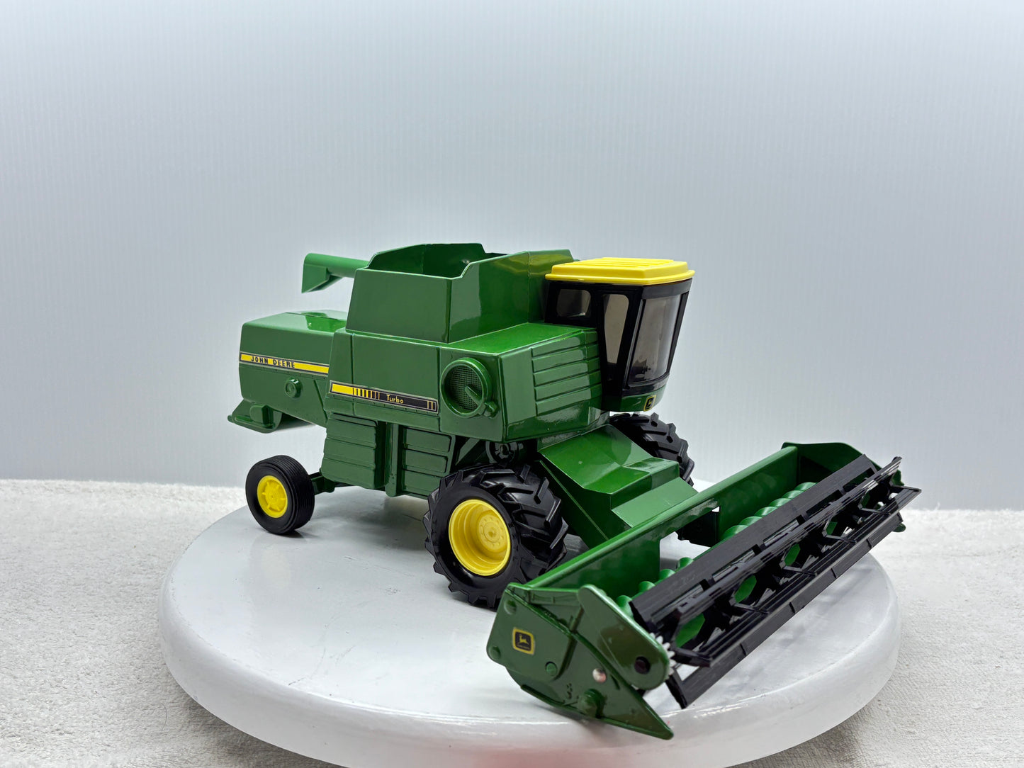 1/28 John Deere Titan