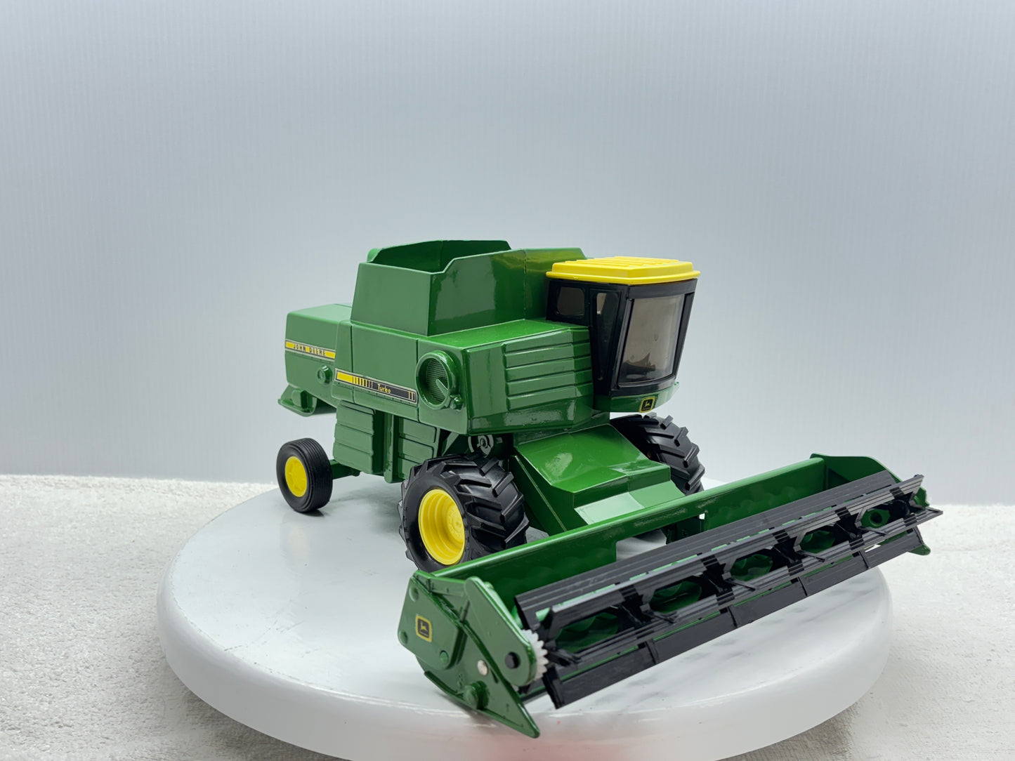 1/28 John Deere Titan
