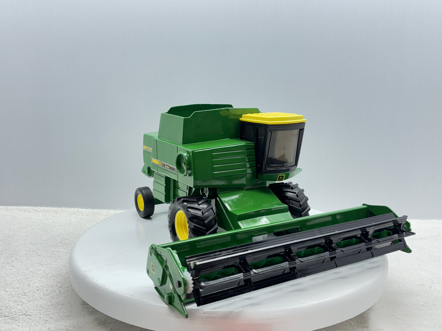1/28 John Deere Titan