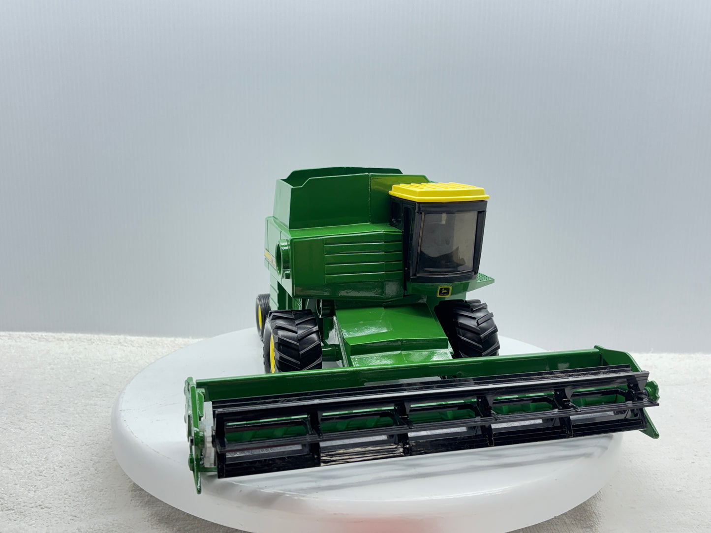 1/28 John Deere Titan