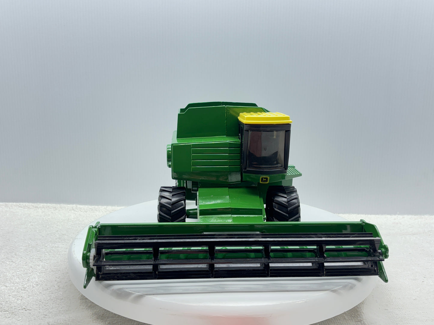 1/28 John Deere Titan