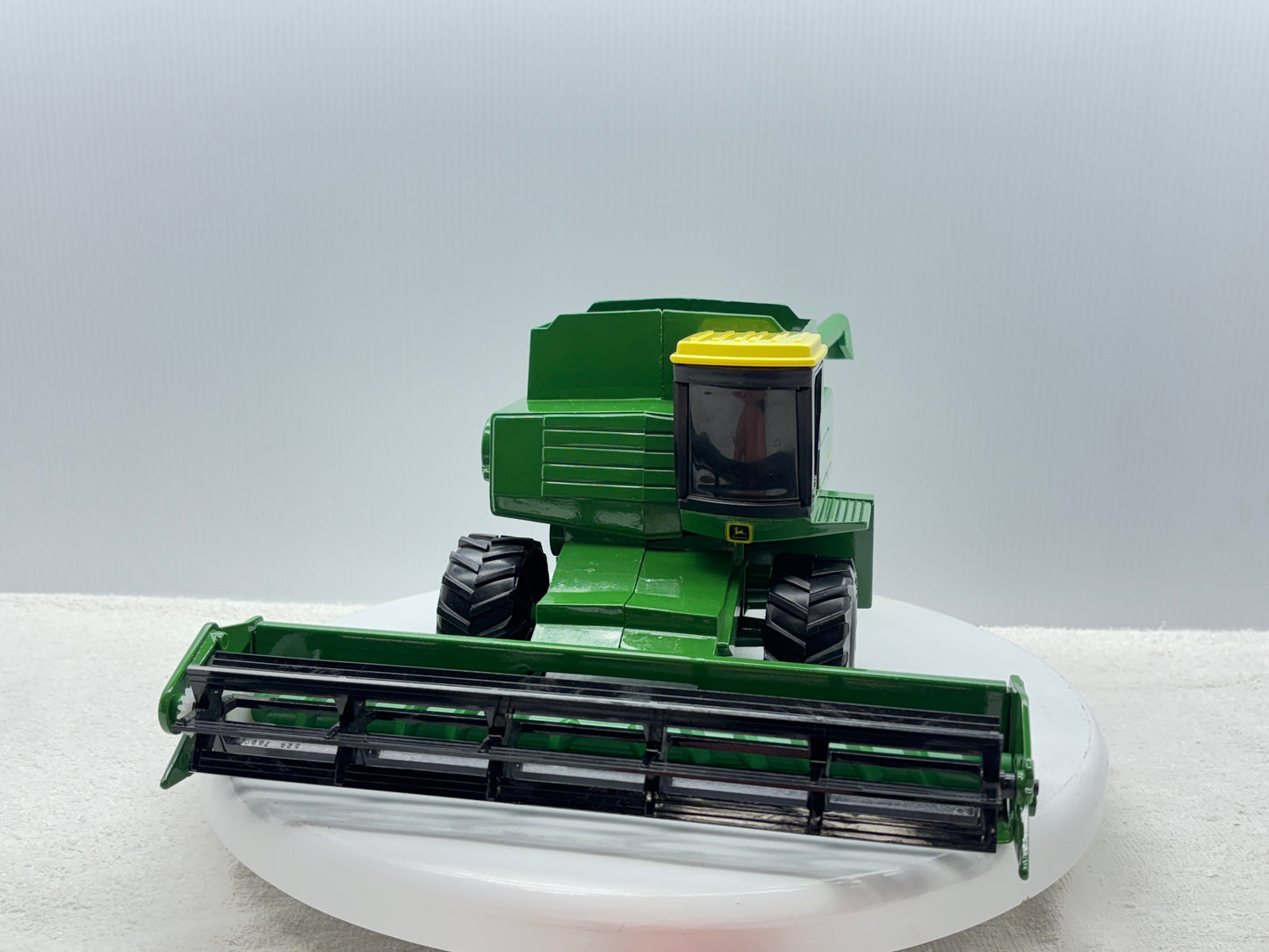 1/28 John Deere Titan