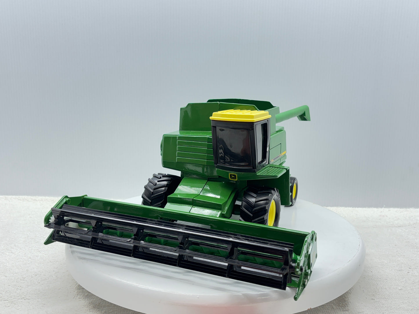 1/28 John Deere Titan