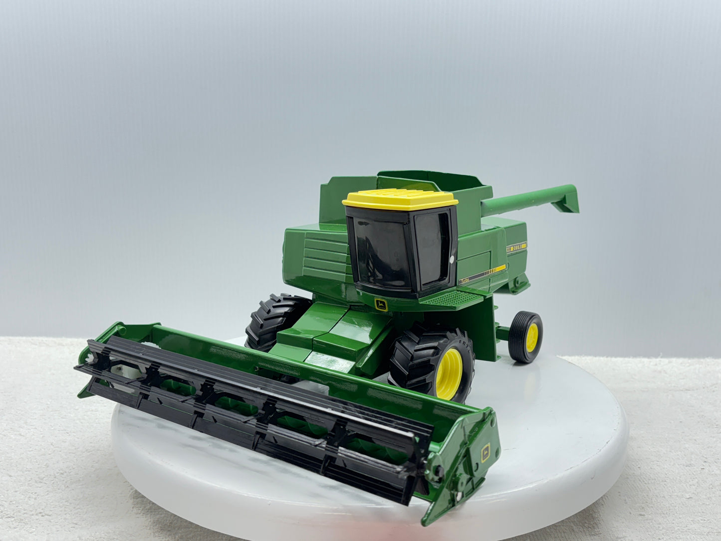 1/28 John Deere Titan