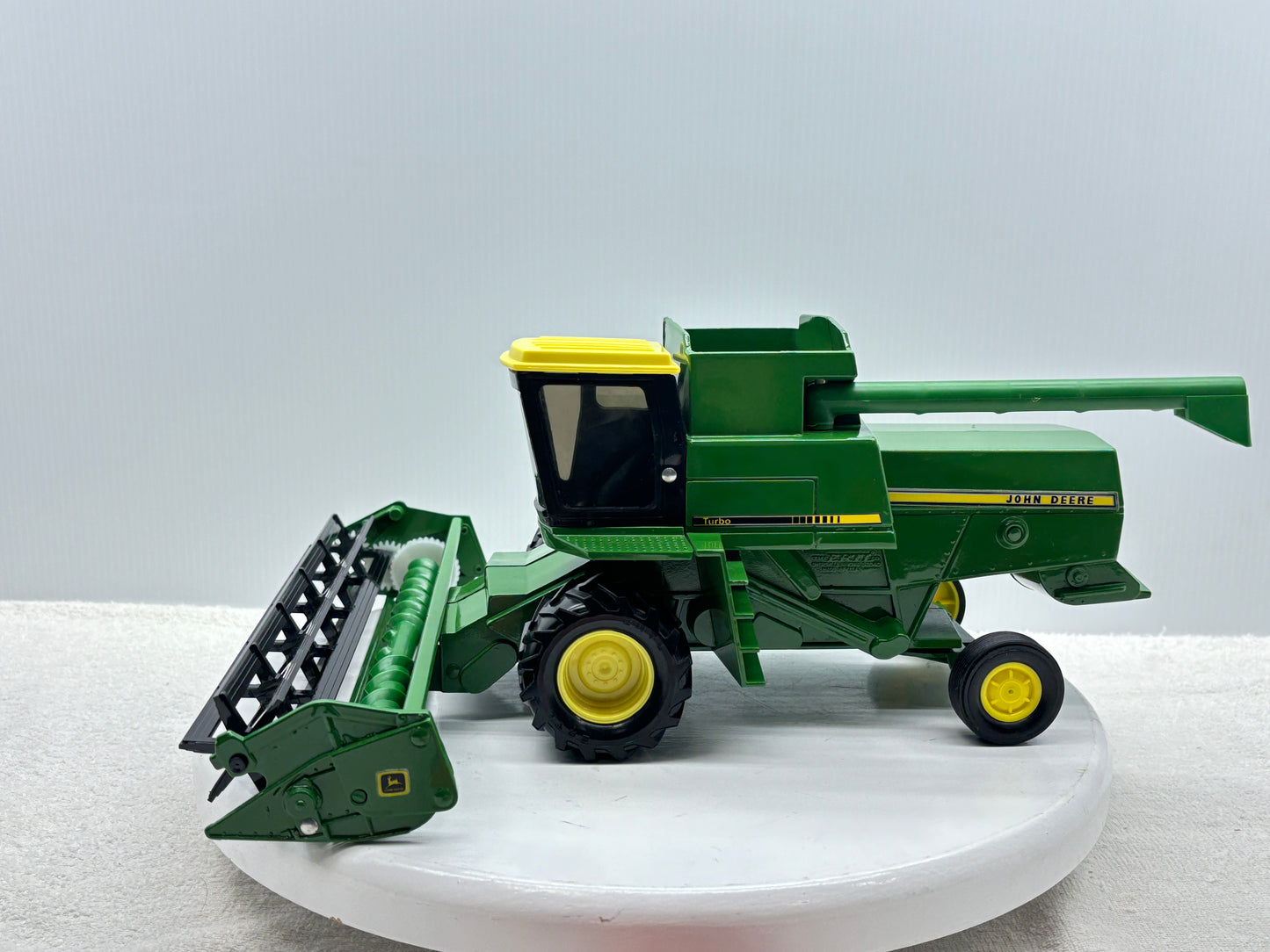 1/28 John Deere Titan