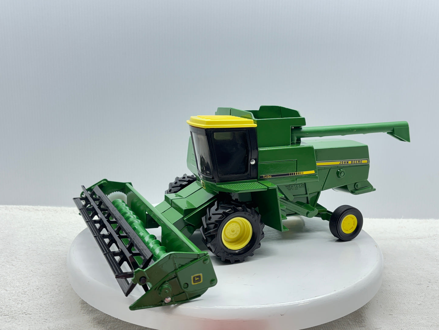 1/28 John Deere Titan
