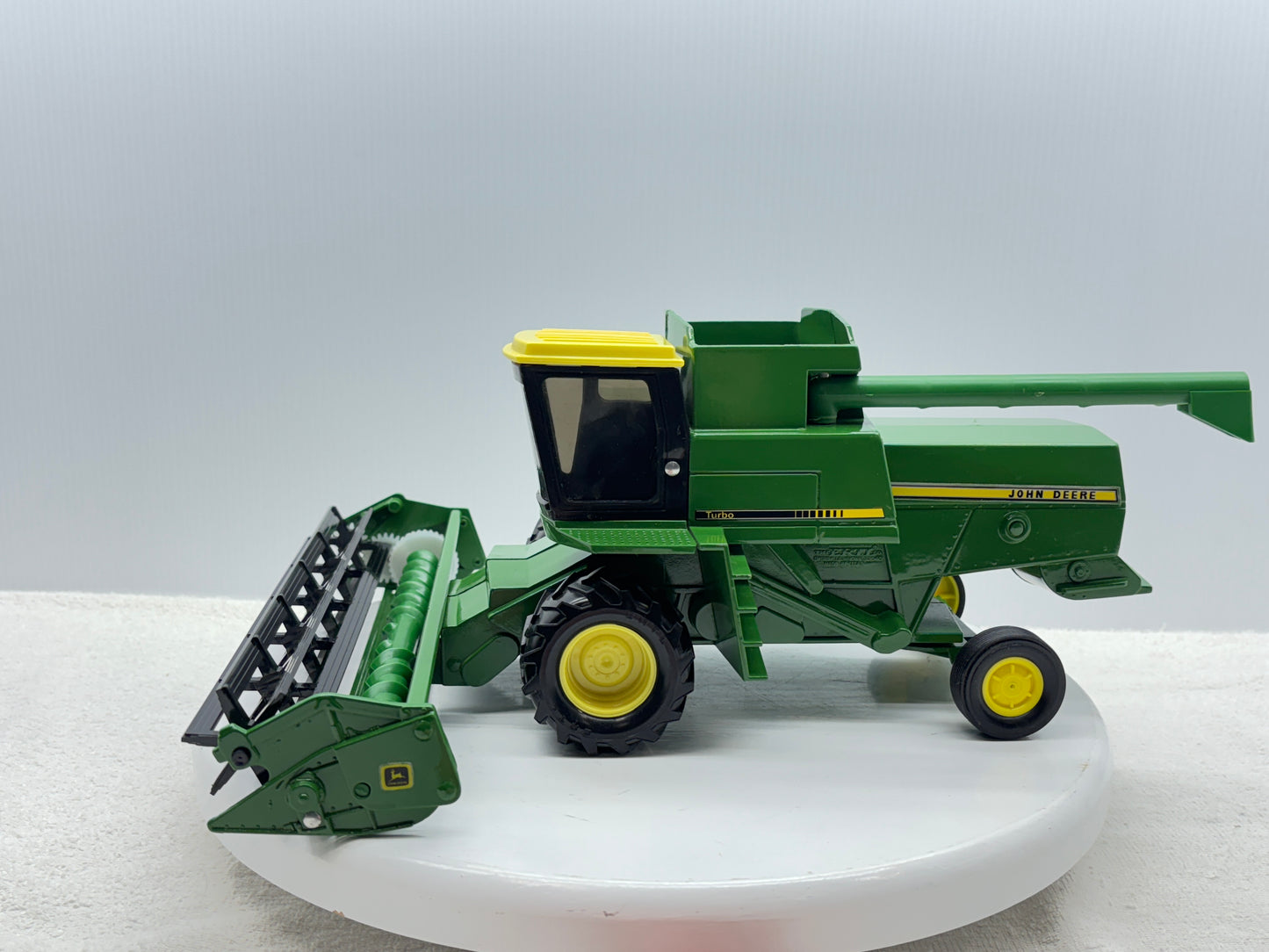 1/28 John Deere Titan