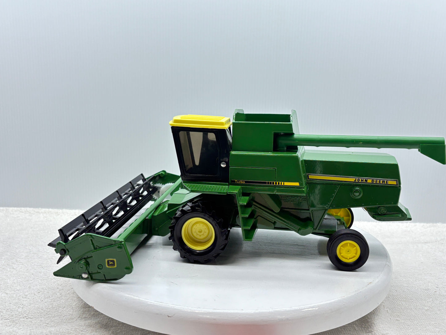 1/28 John Deere Titan